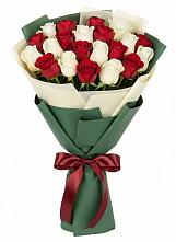 Букет Микс из красных и белых роз в Покровском Ростовской области