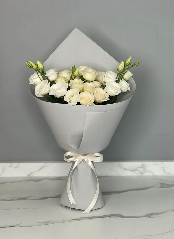 Букет цветов из: Розы и Лизиантусы в Покровском Ростовской области