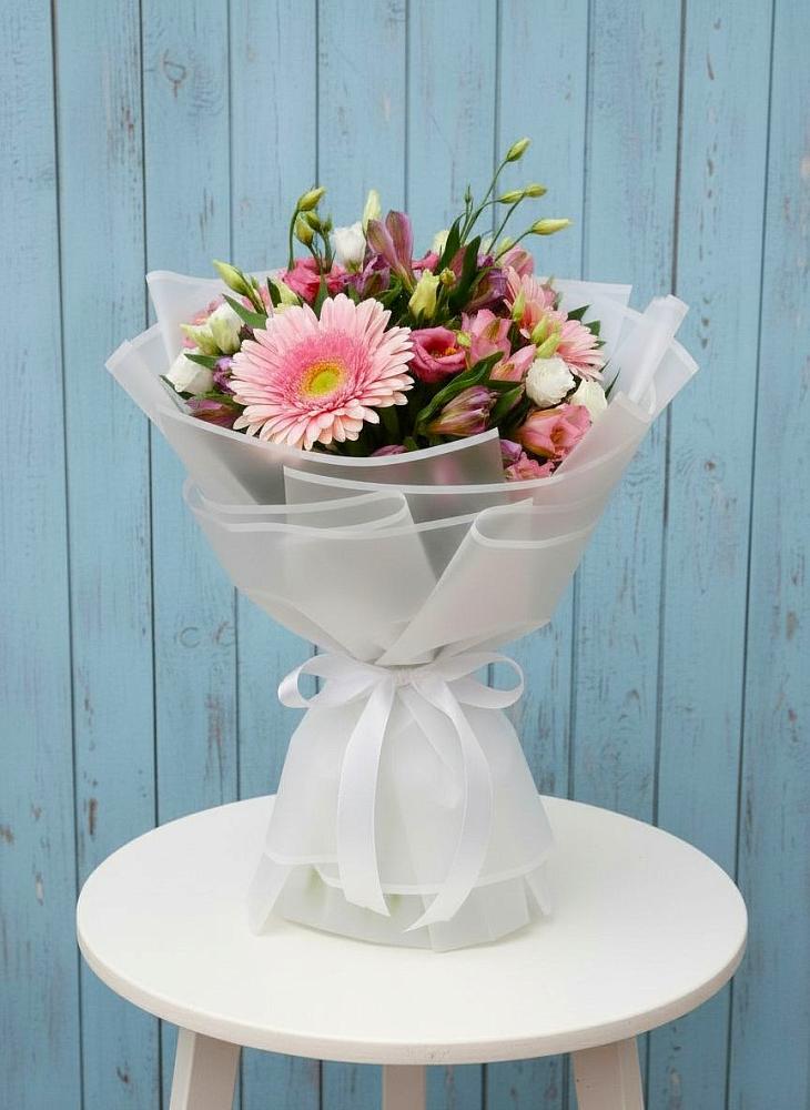 Букет цветов из: Герберы, Альстромерии и Лизиантусы в Покровском Ростовской области