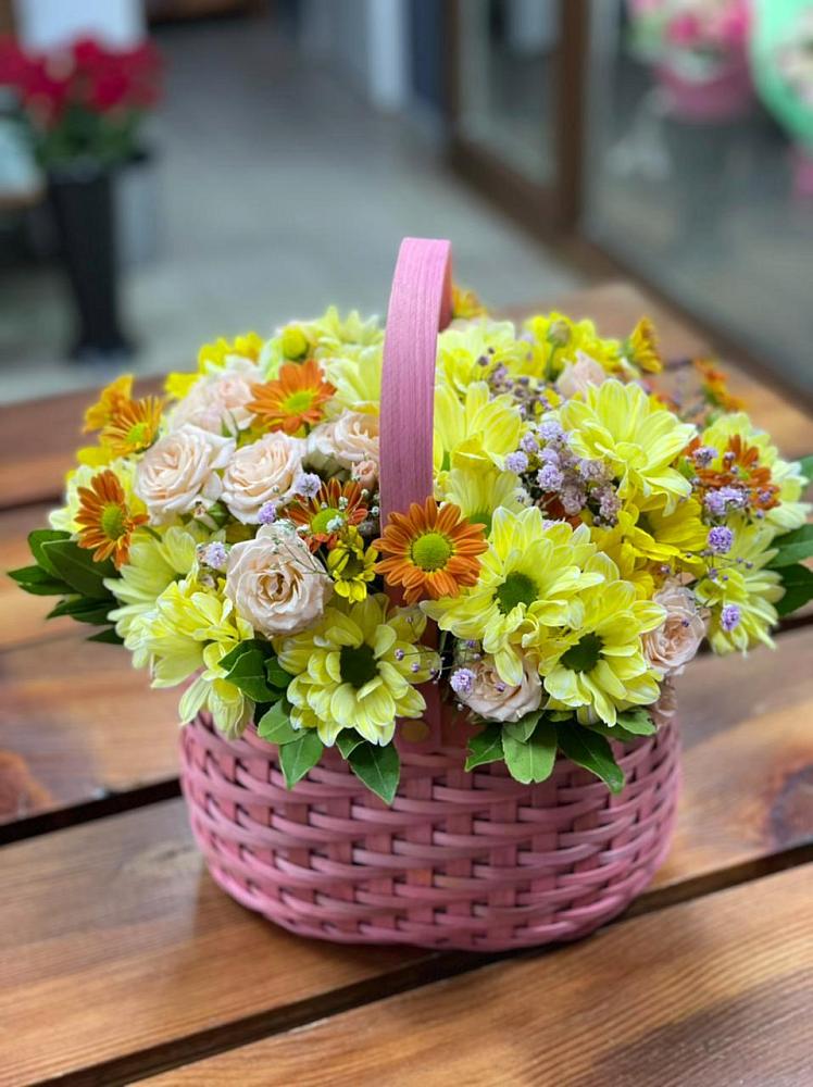 Цветочная композиция из Хризантемы и Розы в корзине в Покровском Ростовской области