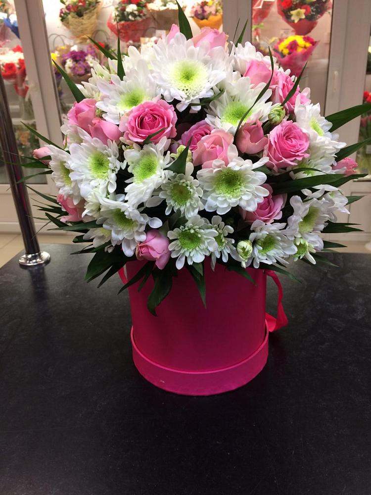 Цветочная композиция из Розы и Хризантемы в шляпной коробке в Покровском Ростовской области